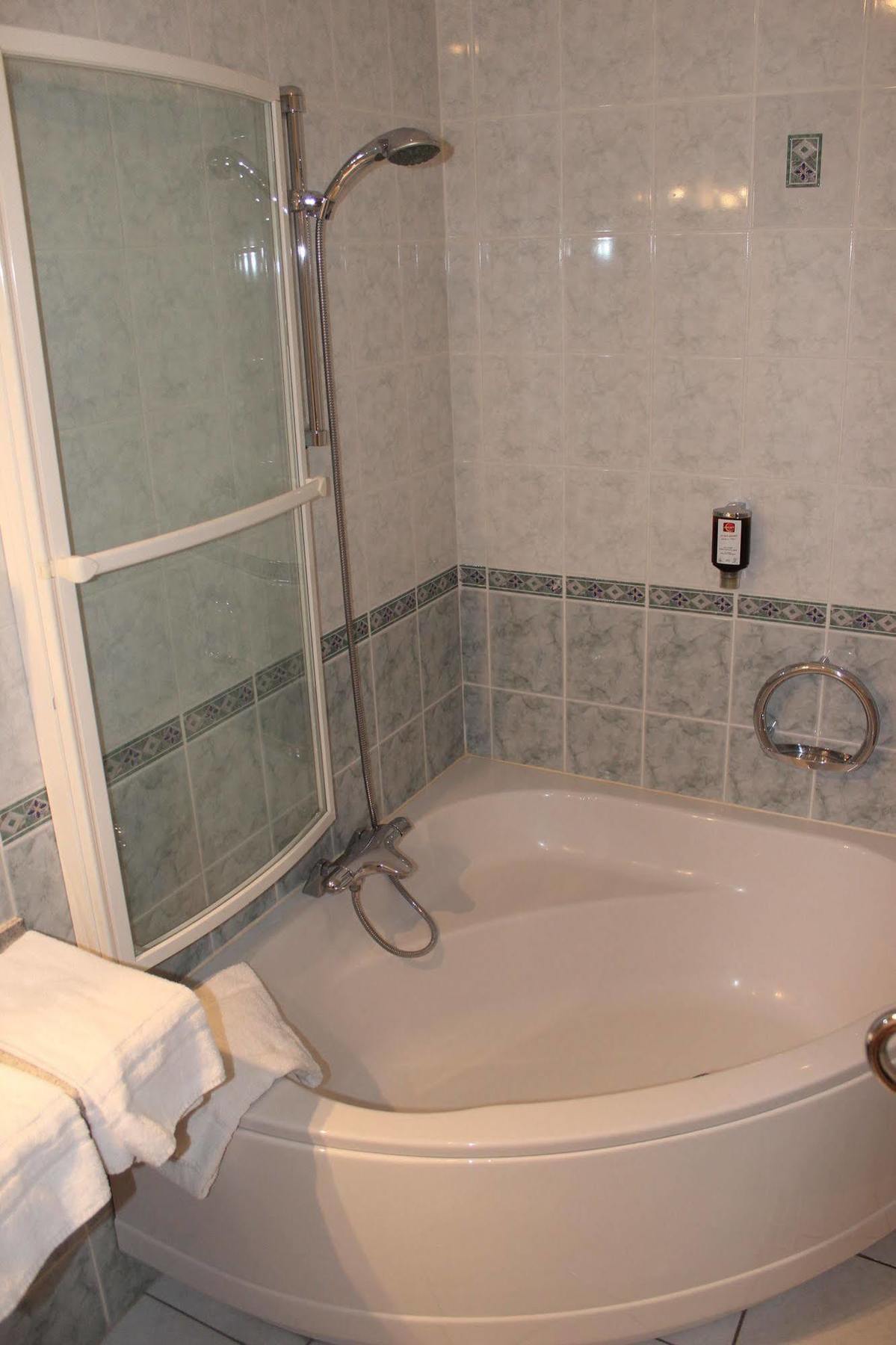 Hotel Bristol ชาลงส์-อ็อง-ชองปาญ ภายนอก รูปภาพ